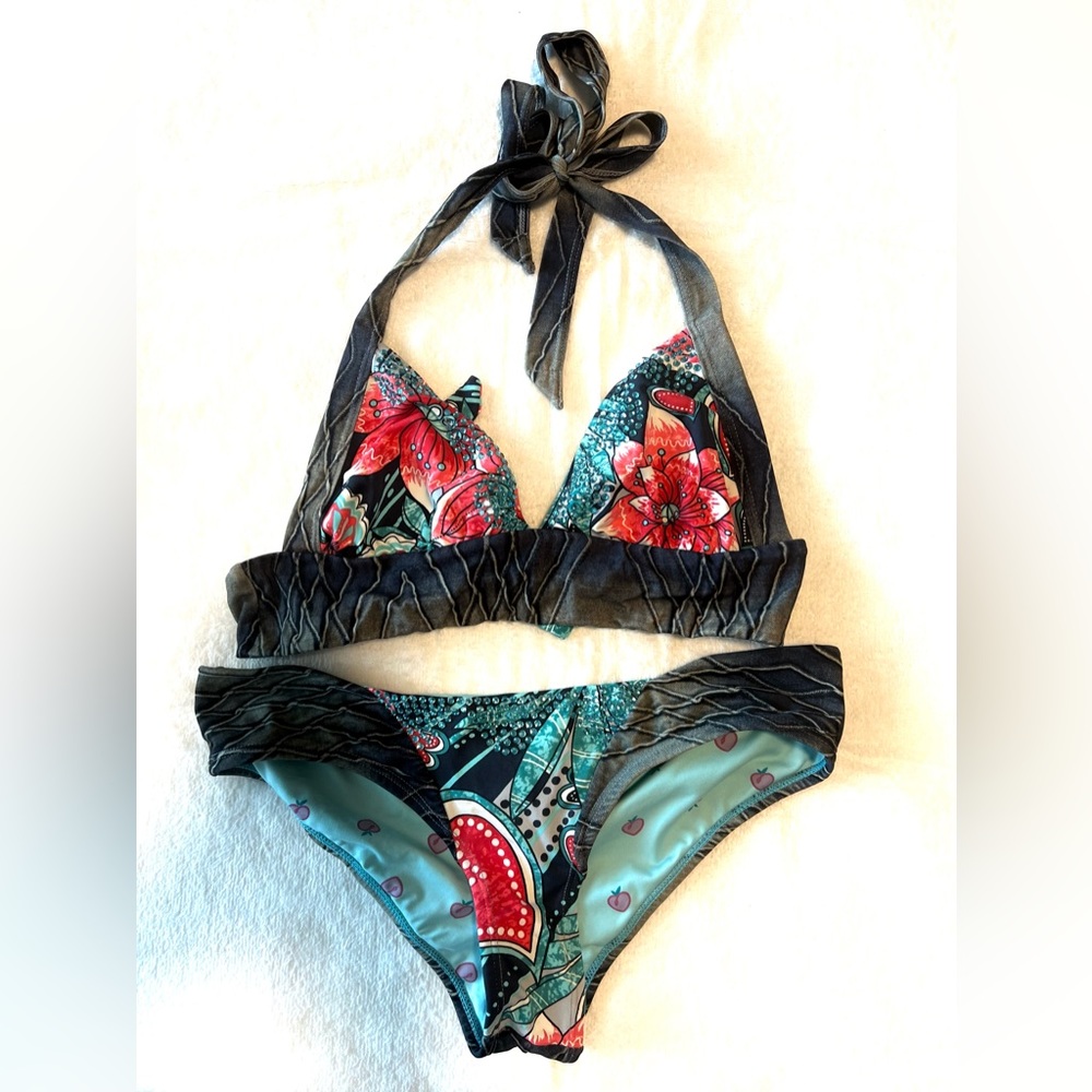 Paradizia bikini
